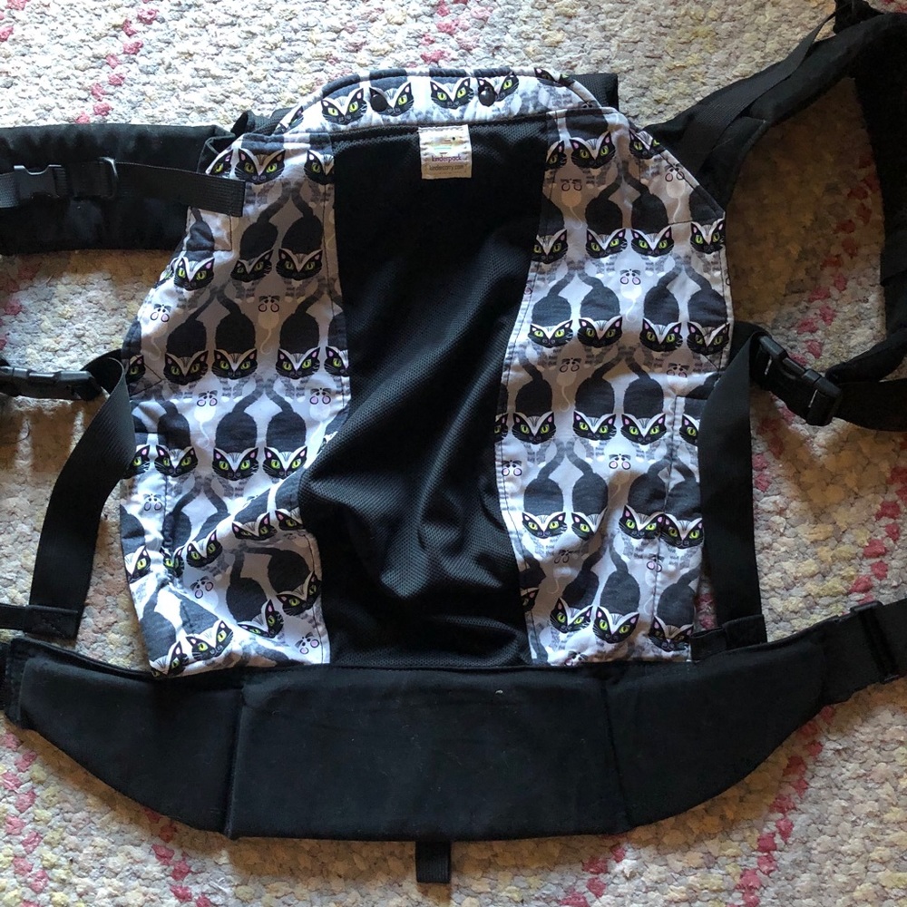 Kinderpack Preschool standard carrier Pounce cats